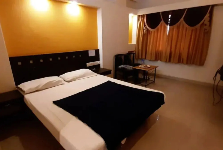Goroomgo Veekay Regency Bengaluru