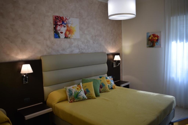 Standard Triple room