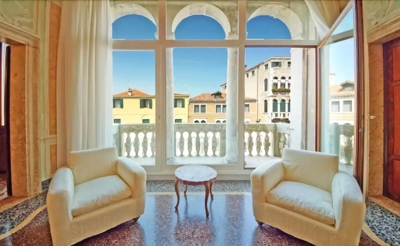 Luxury Balcony Apartment