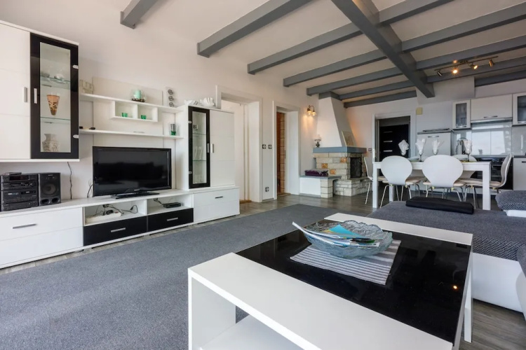 Apartment Schildy