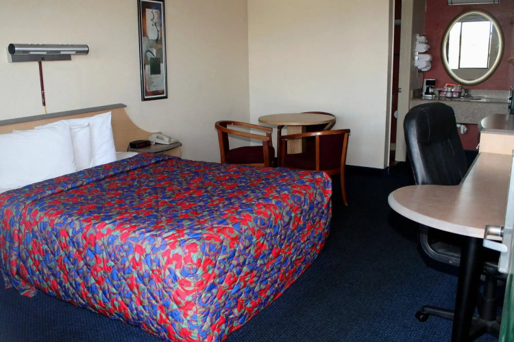 Q Lodging