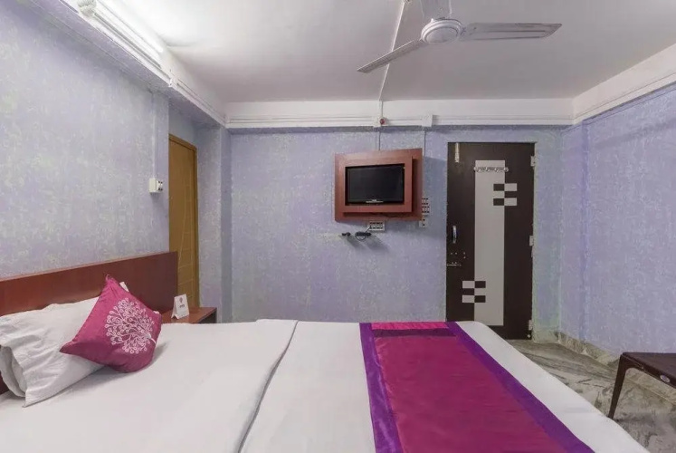 Om Regency By OYO Rooms
