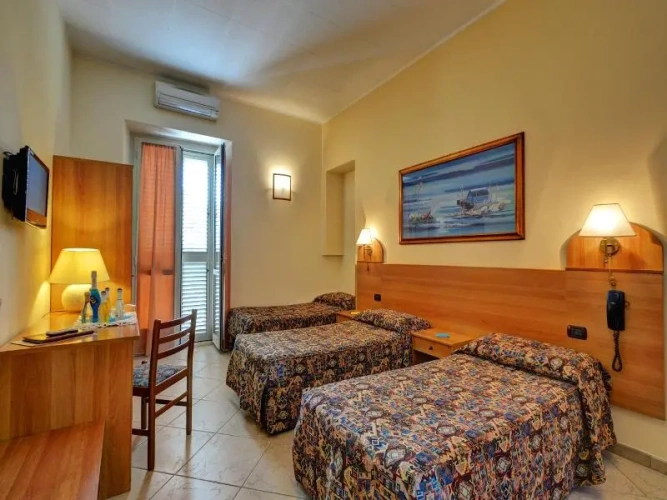 Standard Triple room with balcony