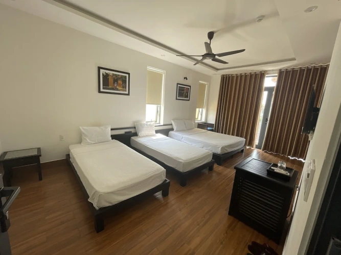 Standard Triple room with lake view