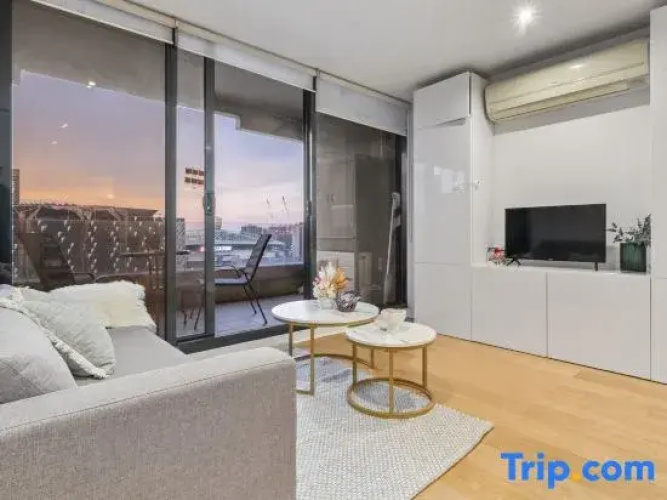 Southern Cross Modern 1BR Steps from Everything MEL CBD