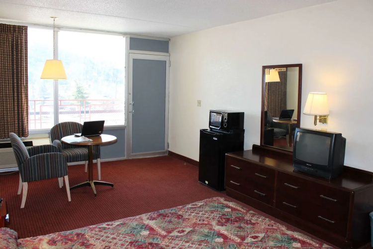 Rhode's Motor Lodge