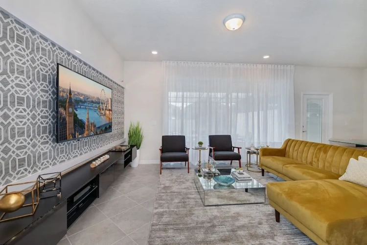 5 Bedrooms Villa