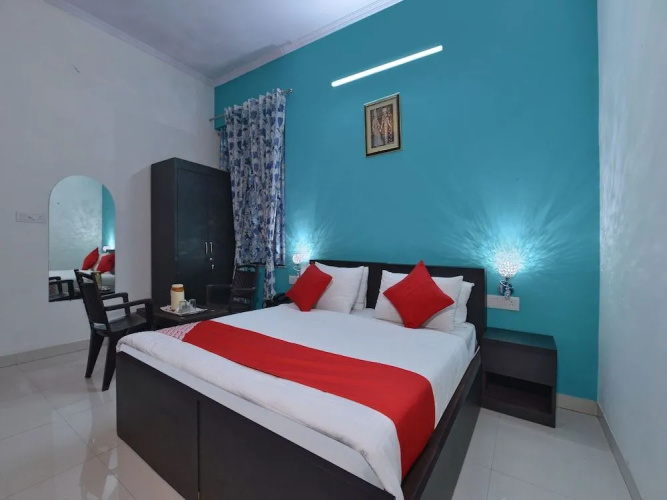 OYO 13083 Hotel Lovely Inn