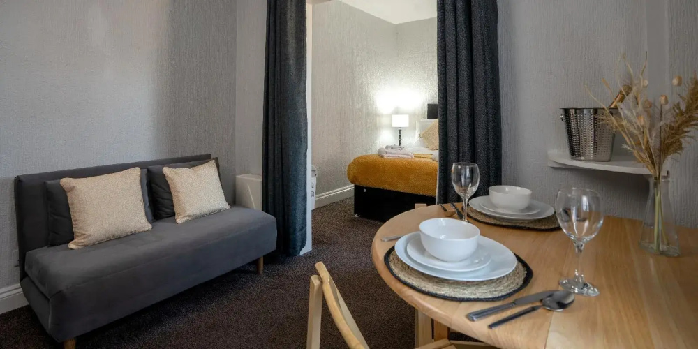 Coasters Hotel & Apartments