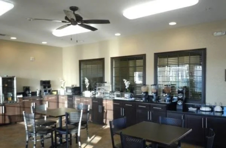 Stockdale Inn & Suites