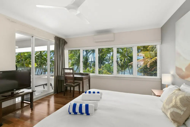Beachfront Apt In Alamanda Beachfront Resort 25