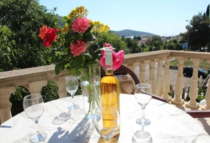 2 Bedrooms Comfort Apartment with balcony and with sea view
