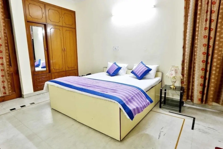 OYO Rooms Yamuna Expressway Premium