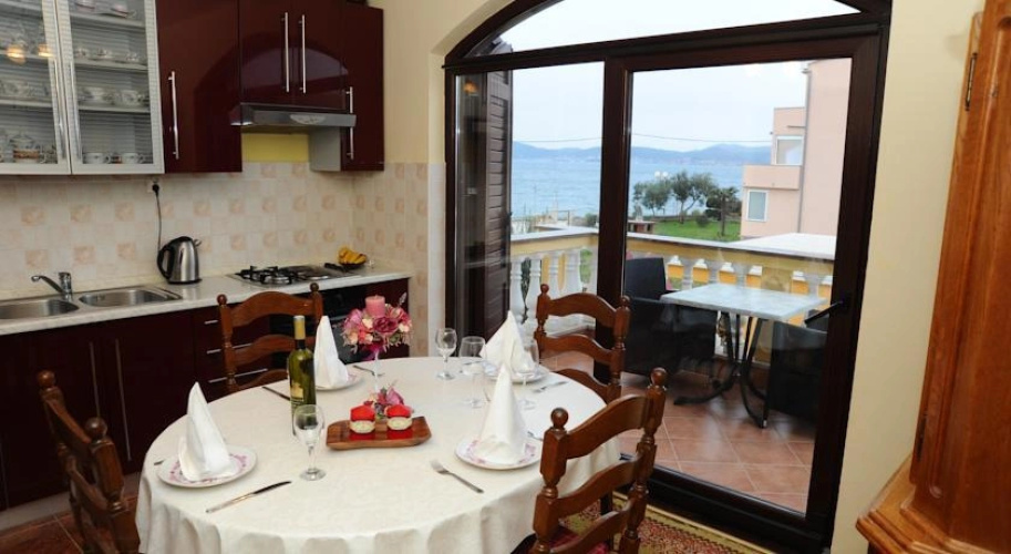 Lanterna Puntamika apt. near beach