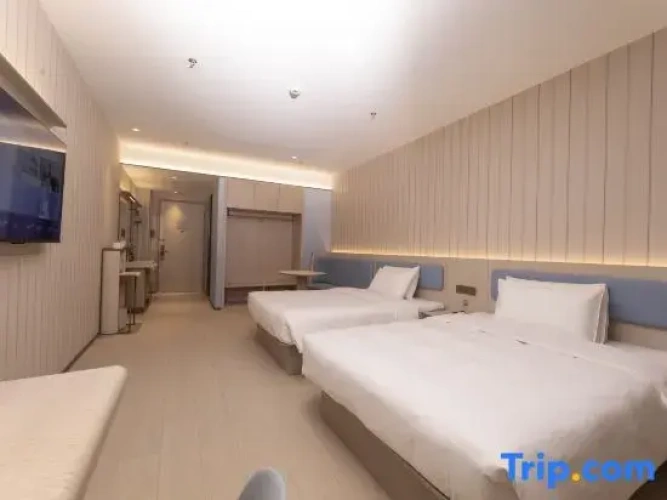 Standard Double room with street view