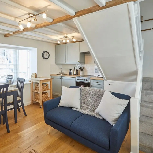 Host Stay Amber Cottage