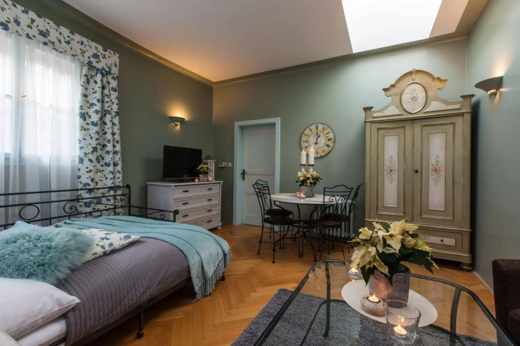 Black Star Suites
