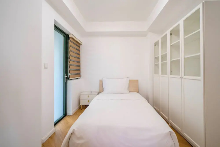 Tyms Spacious 4BR 2BA Apt Xujiahui