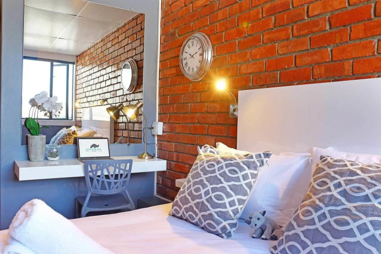 Happy Rhino Hotel