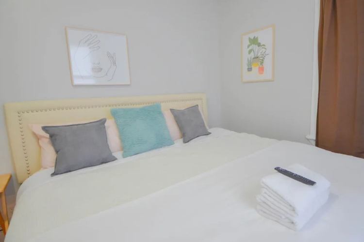 Lovely 3-Bedroom Apt with free parking