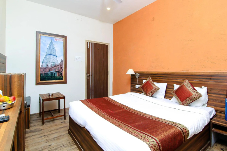 Hotel R B International