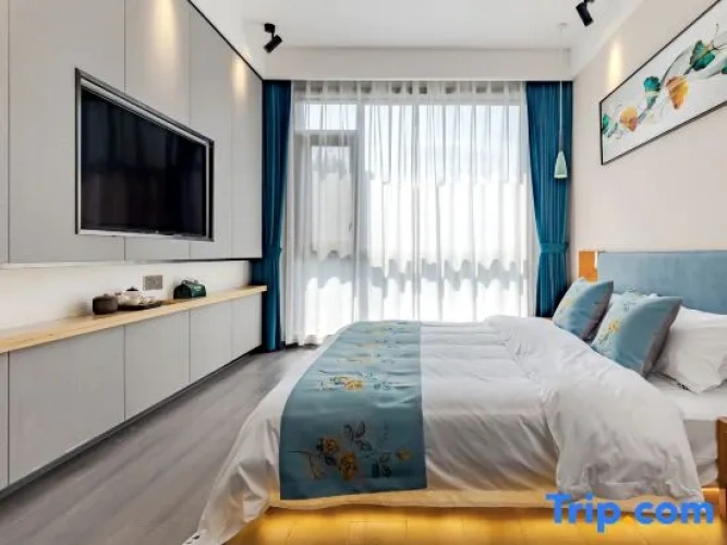 5 Bedrooms Villa with river view