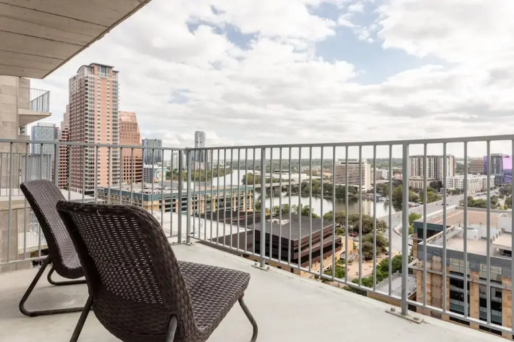 Austin Vibrant 1BD 1BA Apartment