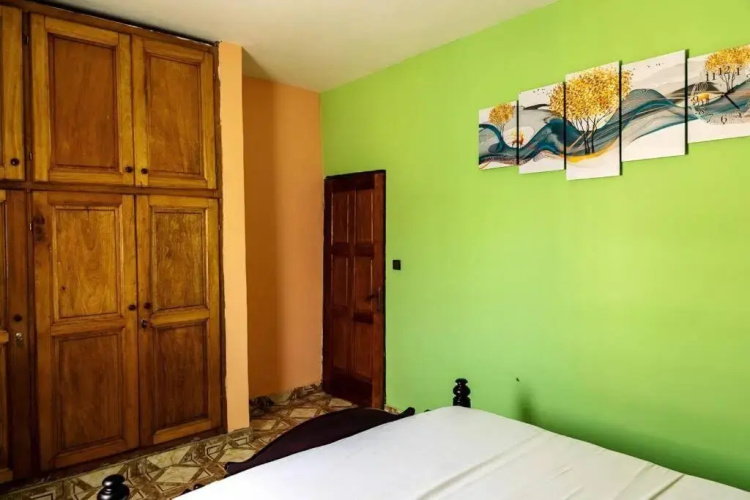 Lovely 1 - Bedroom rental unit with Free parking