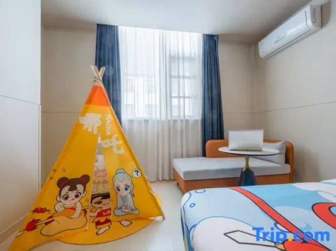 Standard Double room with street view