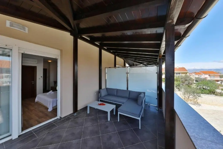 Standard Triple room