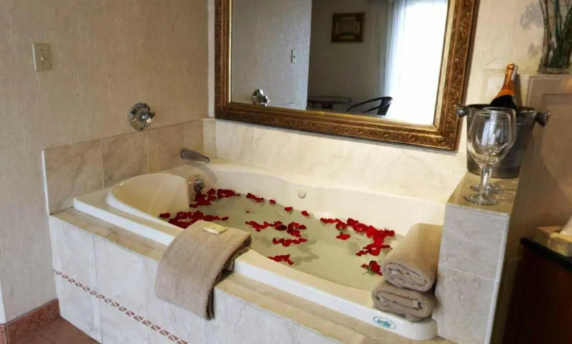Cedar Park Inn & Whirlpool Suites photo 20