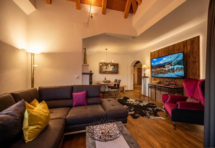 3 Bedrooms Apartment
