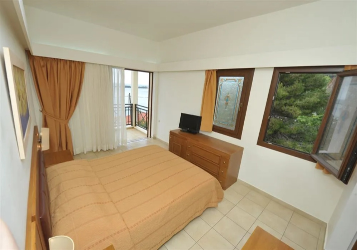 PHEIA, Vriniotis Resorts