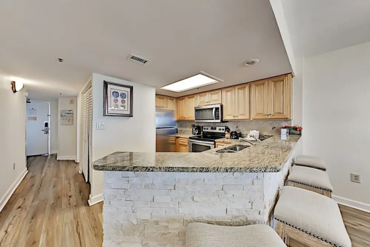 1559gran 3 Bedroom Condo