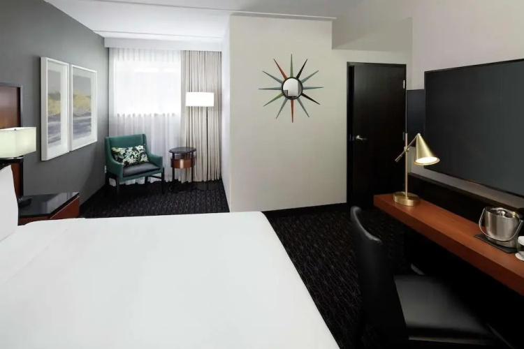 Hotel Mtl Express - Montreal Airport