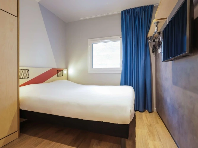 Standard Triple room with view