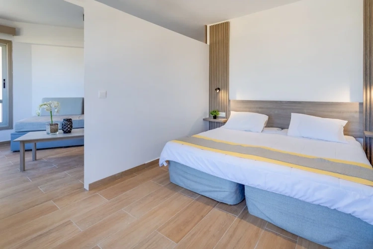 Standard Twin Family room with balcony