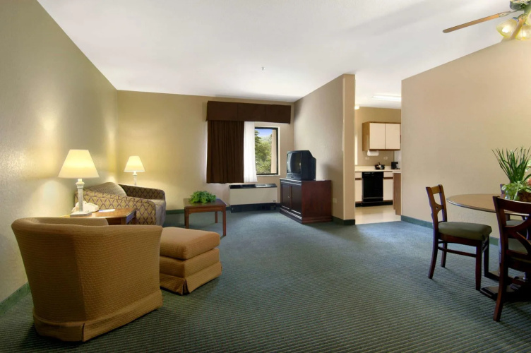 Bay Mountain Inn