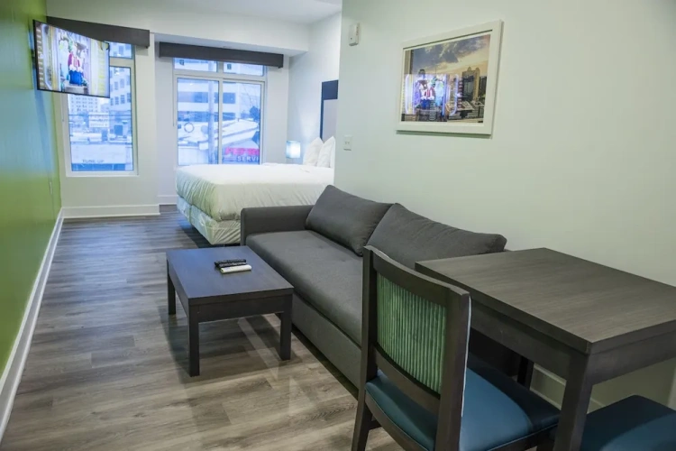 Deluxe Suite