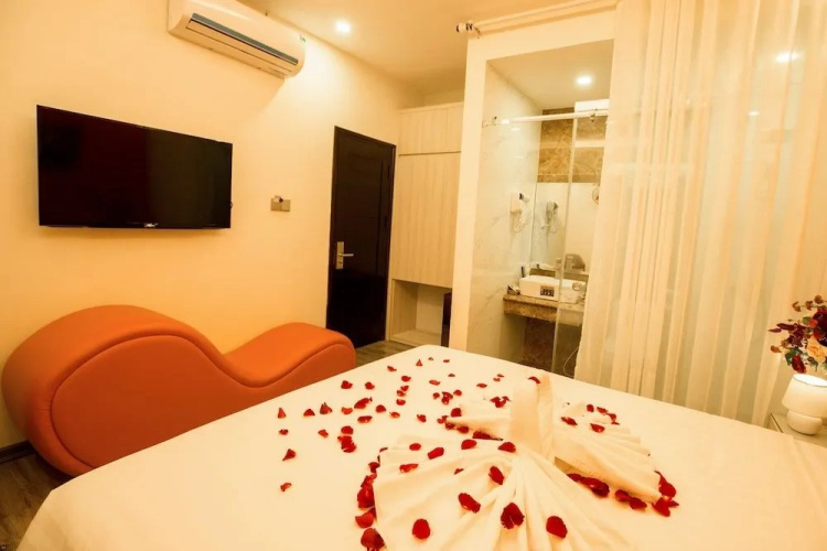 Golden hotel