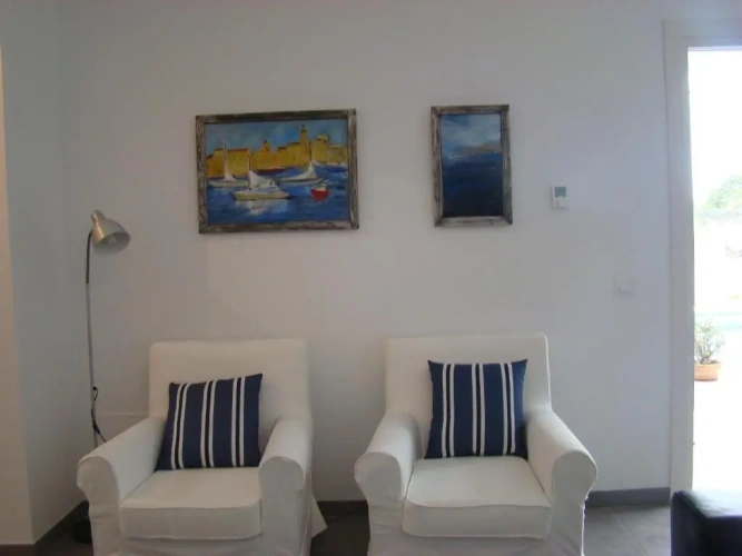 4 Bedrooms Cottage
