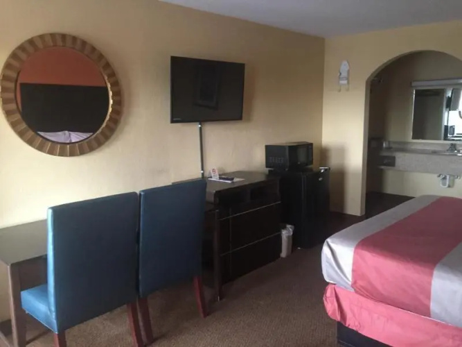 Econo Lodge Central