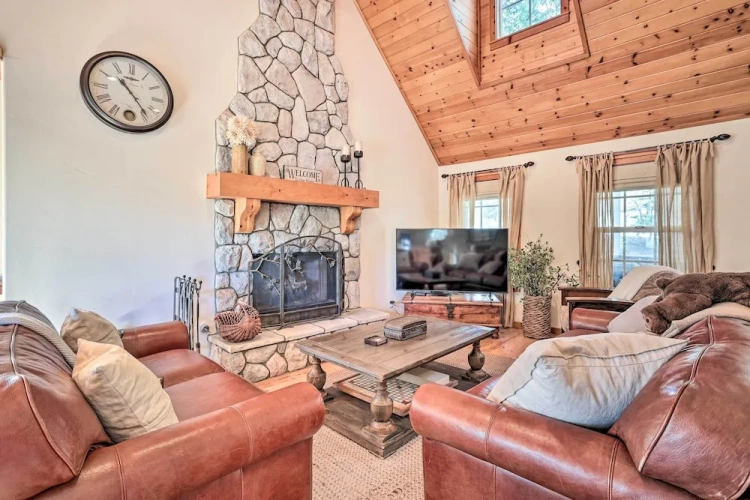 5 Bedrooms Cottage