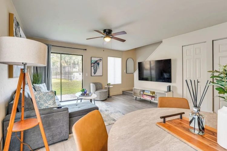 2 Bedrooms Apartment