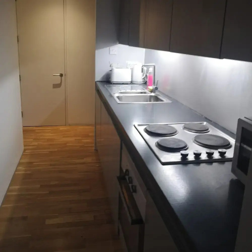 1 Bed Flat - Sleeps 2 - Parking - Wifi