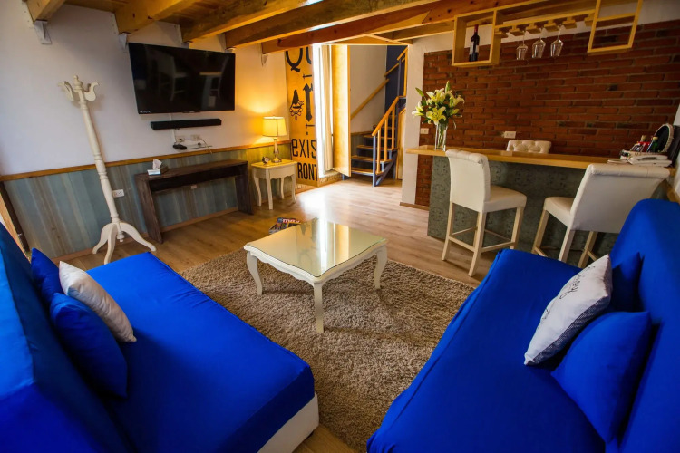 Xoxula by InmenseOver view