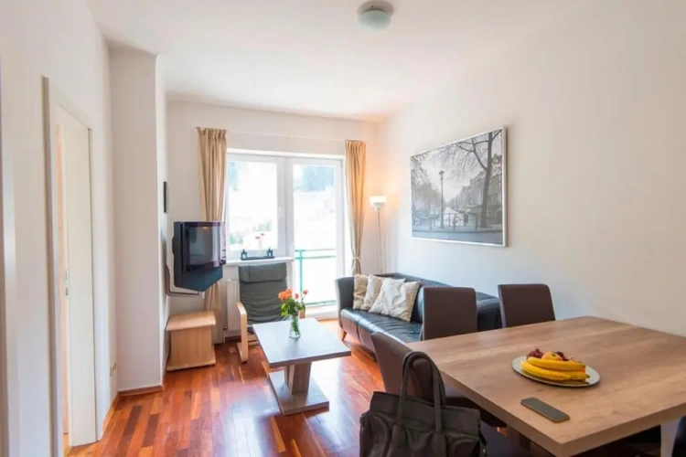 2 Bedrooms Apartment