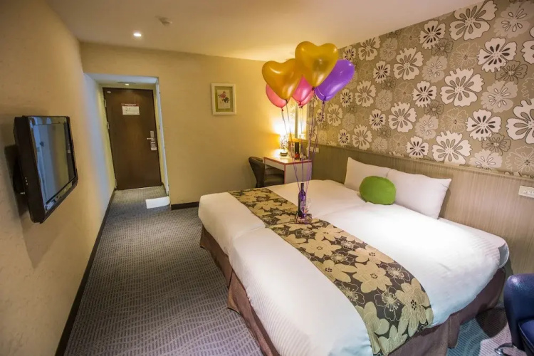 Sunny Hotel Plus