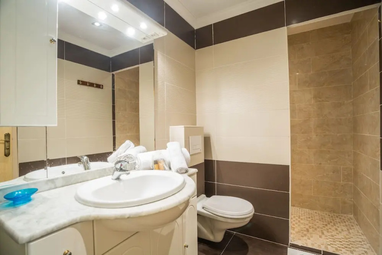2 BDRM flat with 260m2 garden-Congress/Beaches by Weekome