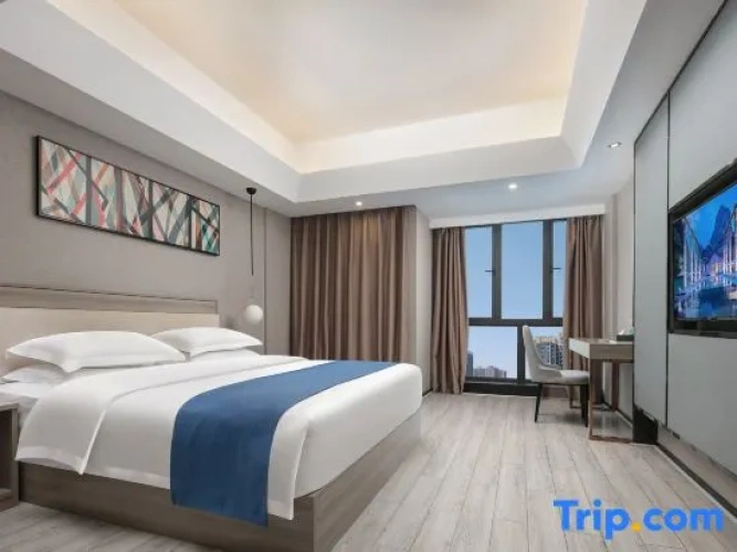 Standard Double room with city view